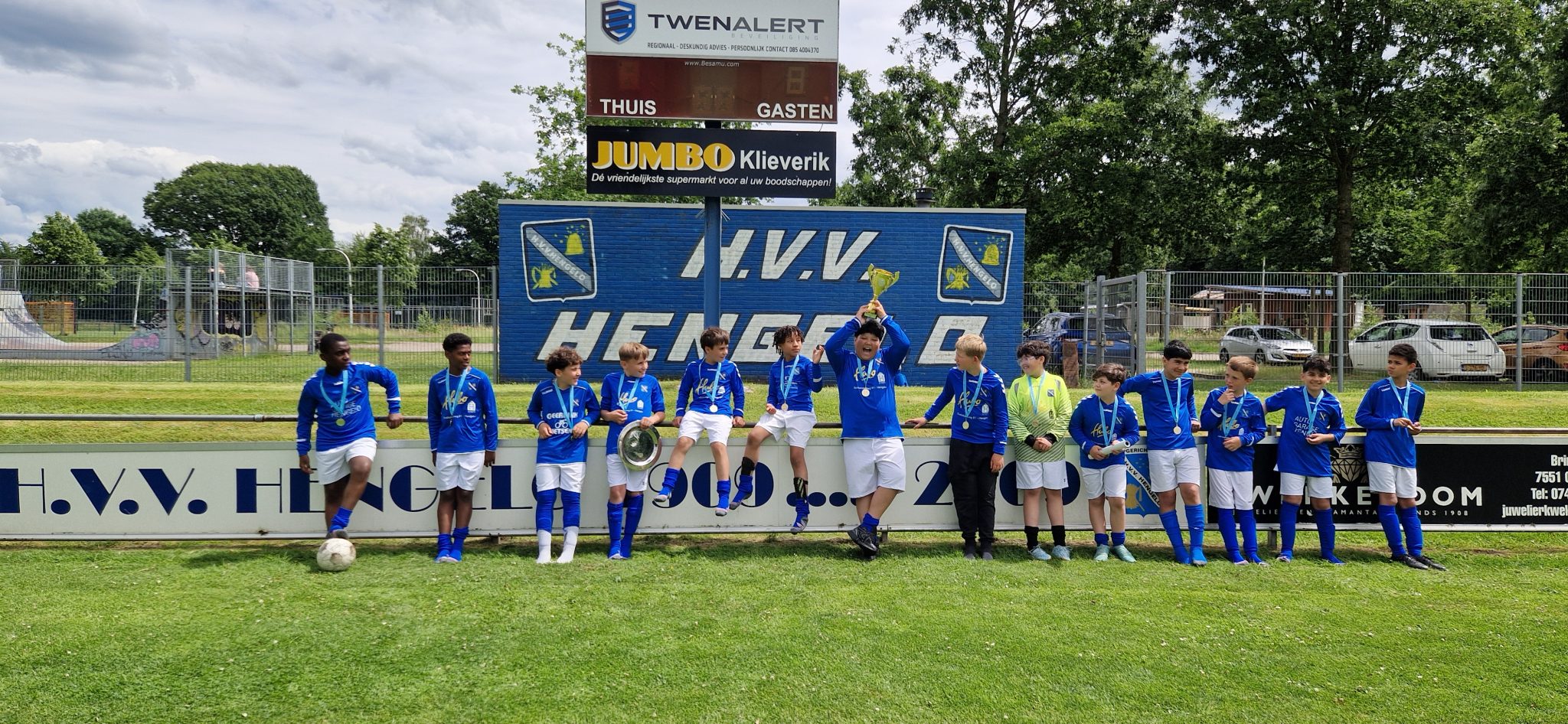 JO12-1 Kroont Zich Tot Kampioen na Indrukwekkend Seizoen